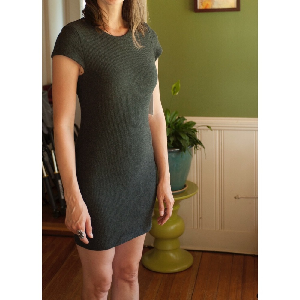 Alice + Olivia gray cap sleeve mini dress